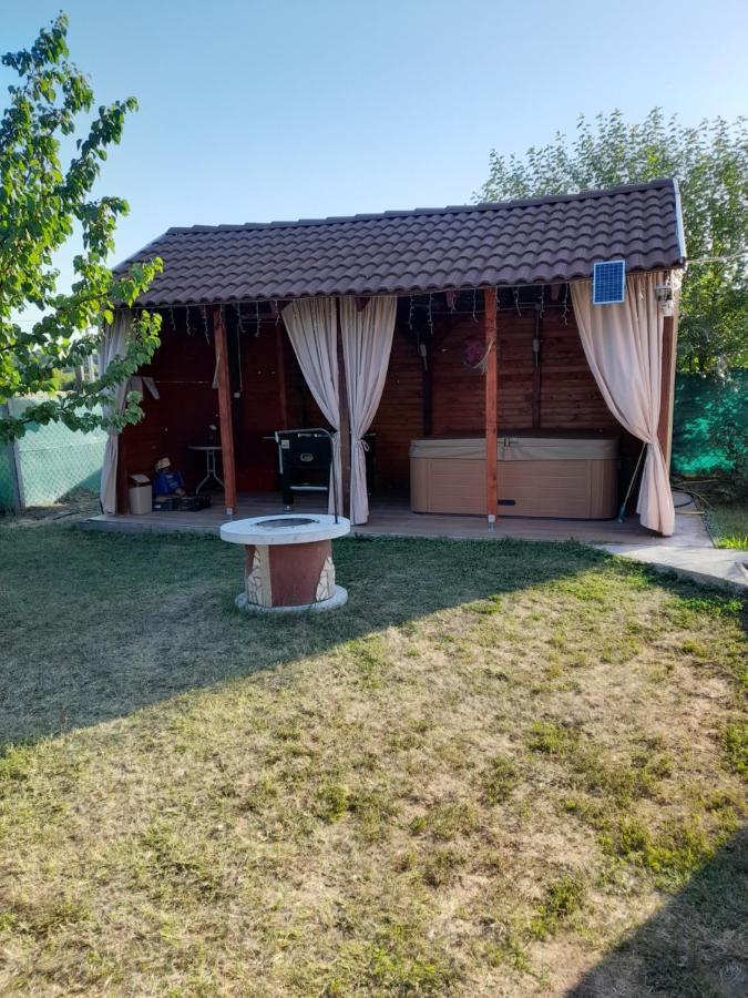 Vadrozsa Vendeghaz-Apartman Demjen Luaran gambar